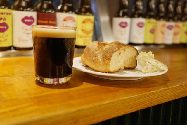 Vector Beer Factory 新宿人気料理紹介6 自家製パン と合う オススメのクラフトビールは クラフトビールのメディア Brewingjapan ブルーイングジャパン